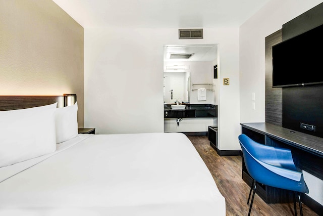 1 Queen Bed | ADA/RI Shower