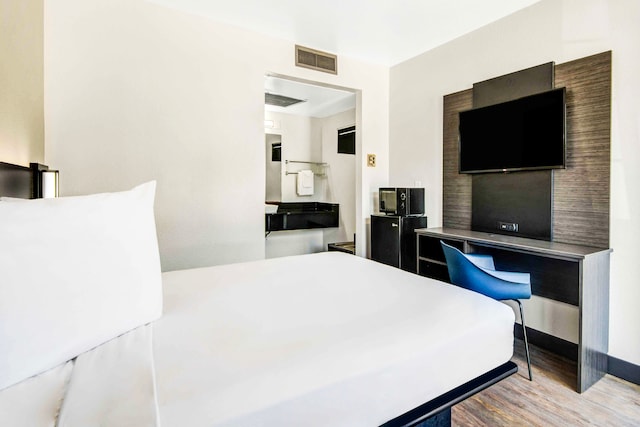 1 Queen Bed | Extended Suite