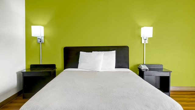 1 Queen Bed | Mobil Access Tub Nsmk Micfridg