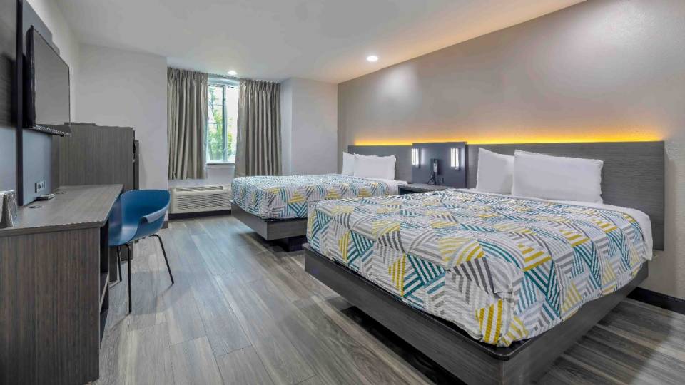 2 Queen Beds | Mob Acc RI Shwr Nsmk Micfridg