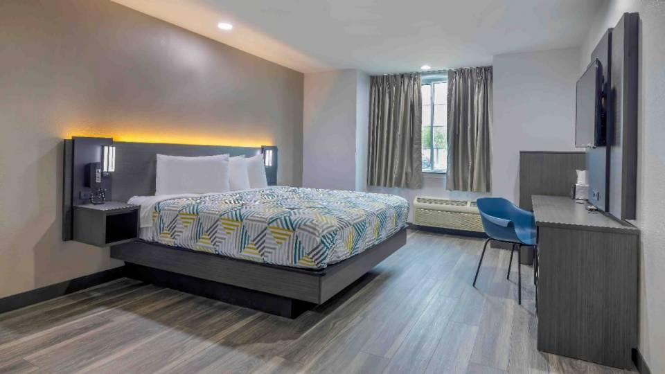 1 King Bed | Mobility Accessible Tub, Nsmk