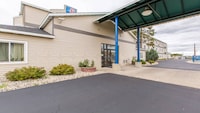 Motel 6 Baraboo, WI - Lake Delton