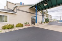 Motel 6 Baraboo, WI - Lake Delton