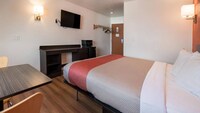 Motel 6 Rossford, OH