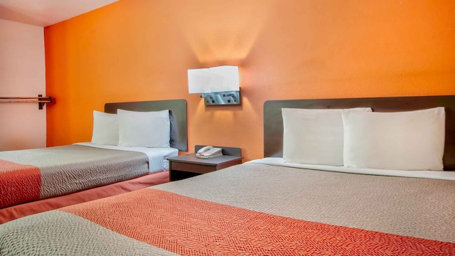 2 Queen Beds | Smoking