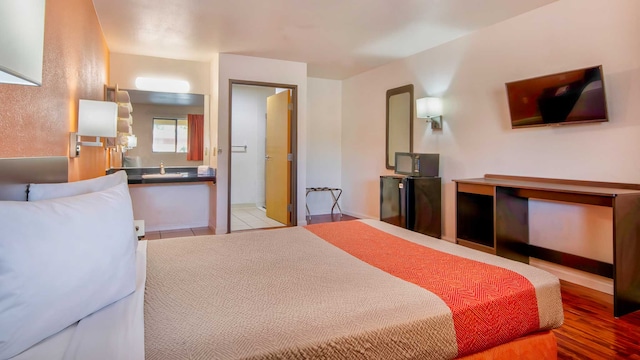 1 Queen Bed | Mobility Accessible Tub Nsmk