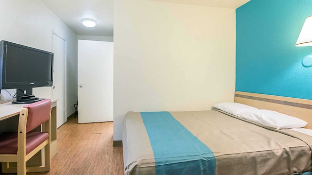 1 King Bed | Non-Smoking