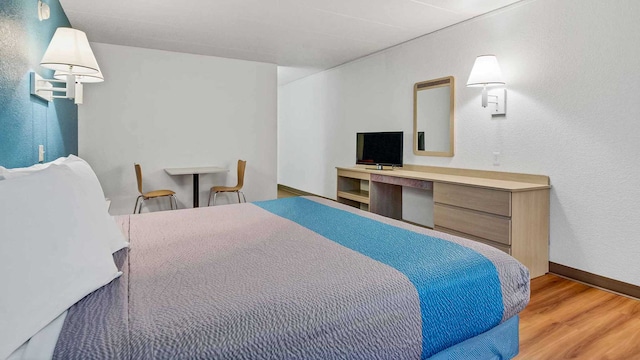 1 King Bed | Mobil Access Tub Nsmk Micfridg