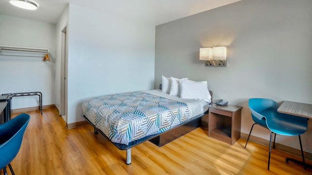 1 Queen Bed | Smoking, Micfridge