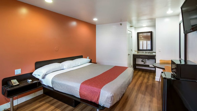 1 King Bed | Non-Smoking, Micfridge