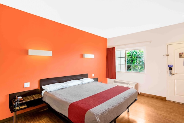 1 King Bed | Non-Smoking, Micfridge