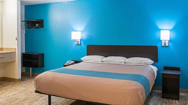 1 King Bed | Non-Smoking