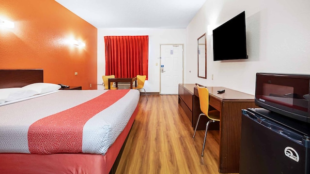 1 KING BED | NON-SMOKING, MICFRIDGE