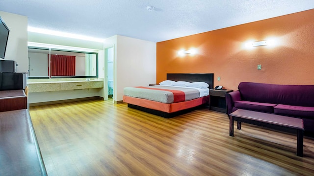 1 KING BED | NON-SMOKING, SOFA-BED