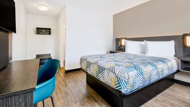 1 Queen Bed | Smoking