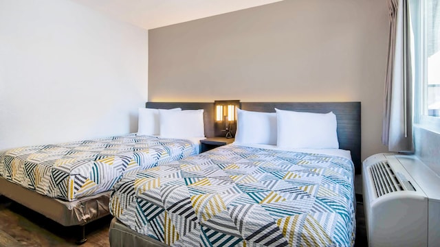 2 Full Beds | Micfridge, Smoking