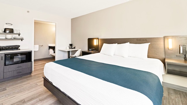 1 King Bed | Non-Smoking, Kitchen