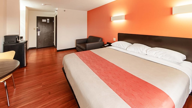 1 Full Bed | Mob Acc RI Shwr Nsmk Micfridge