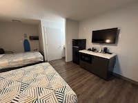 Studio 6 Suites Vancouver, WA - Waterfront