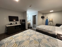 Studio 6 Suites Vancouver, WA - Waterfront