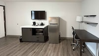 Studio 6 Suites Vancouver, WA - Waterfront