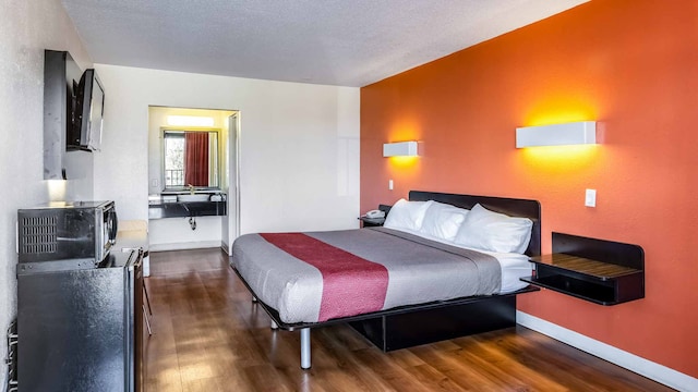 1 King Bed | Smoking, Micfridge