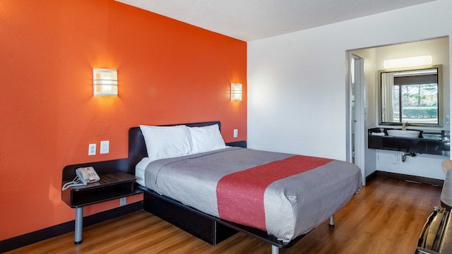 1 Queen Bed | Smoking, Micfridge