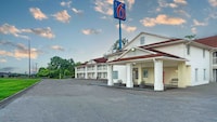 Motel 6 Livingston, TX
