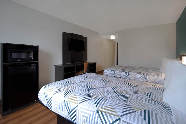 2 Full Beds | Micfridge