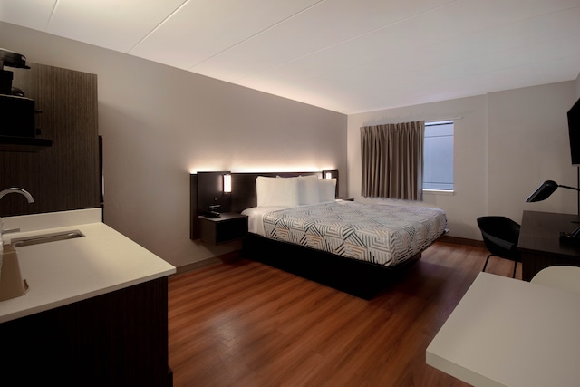 1 King Bed | Micfridge