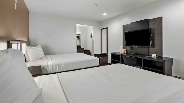 2 Full Beds | ADA/Tub/Mini Fridge