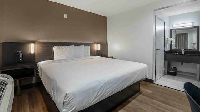 1 King Bed | Non-Smoking