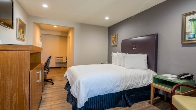 1 King Bed | Non-Smoking, Micfridge