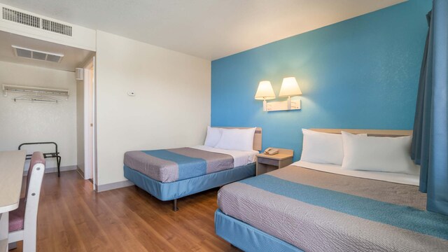 2 Full Beds | Mobility Accessible Tub Nsmk