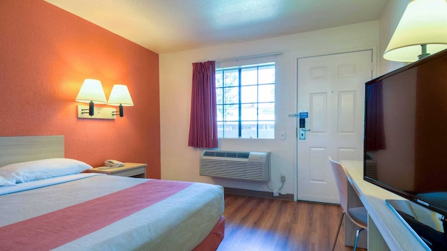 1 Queen Bed | Mini Fridge