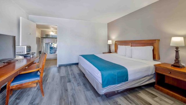 1 King Bed | Non-Smoking, Micfridge