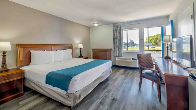 1 King Bed | Mobil Access Tub Nsmk Micfridg