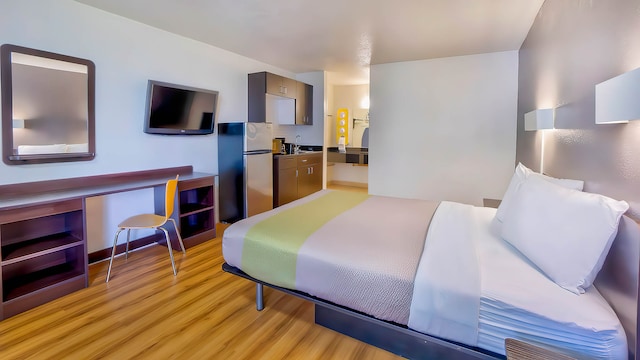 1 Queen Bed | Smoking, Kitchen