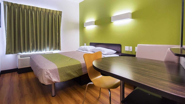 1 QUEEN BED | ADA ACCESS, NS, FRIDGE, HEAR IMP