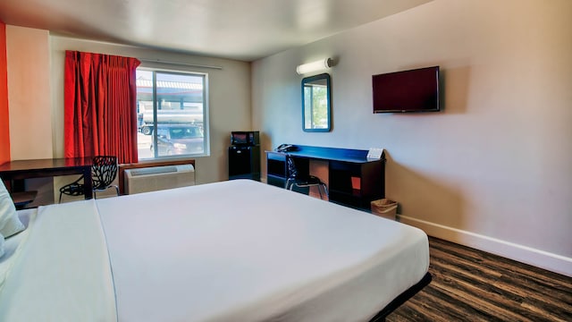 1 King Bed | Non-Smoking