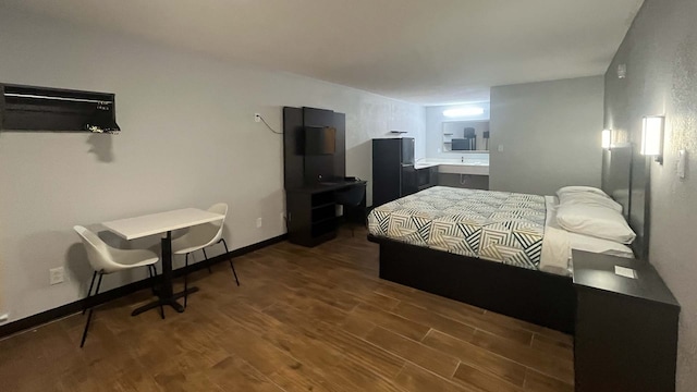 1 King Bed | Smoking, Kitchen