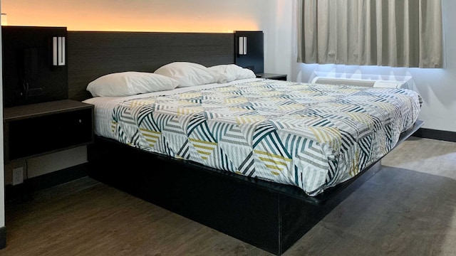 1 King Bed | ADA/Tub/Micfridge