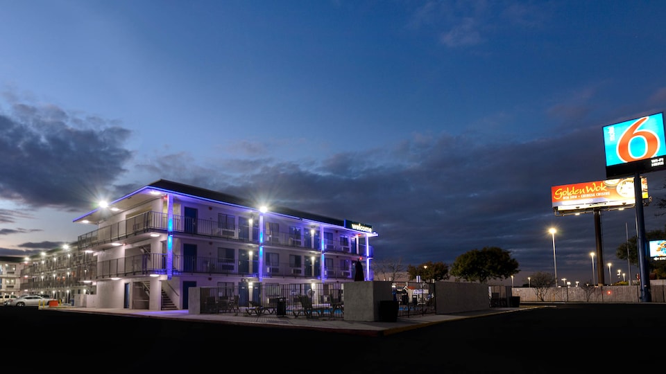 Motel 6 San Antonio, TX - West SeaWorld, C78227, San-Antonio