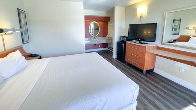 1 King Bed | Non-Smoking, Micfridge