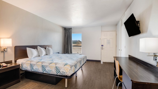 1 King Bed | Non-Smoking, Mini Fridge