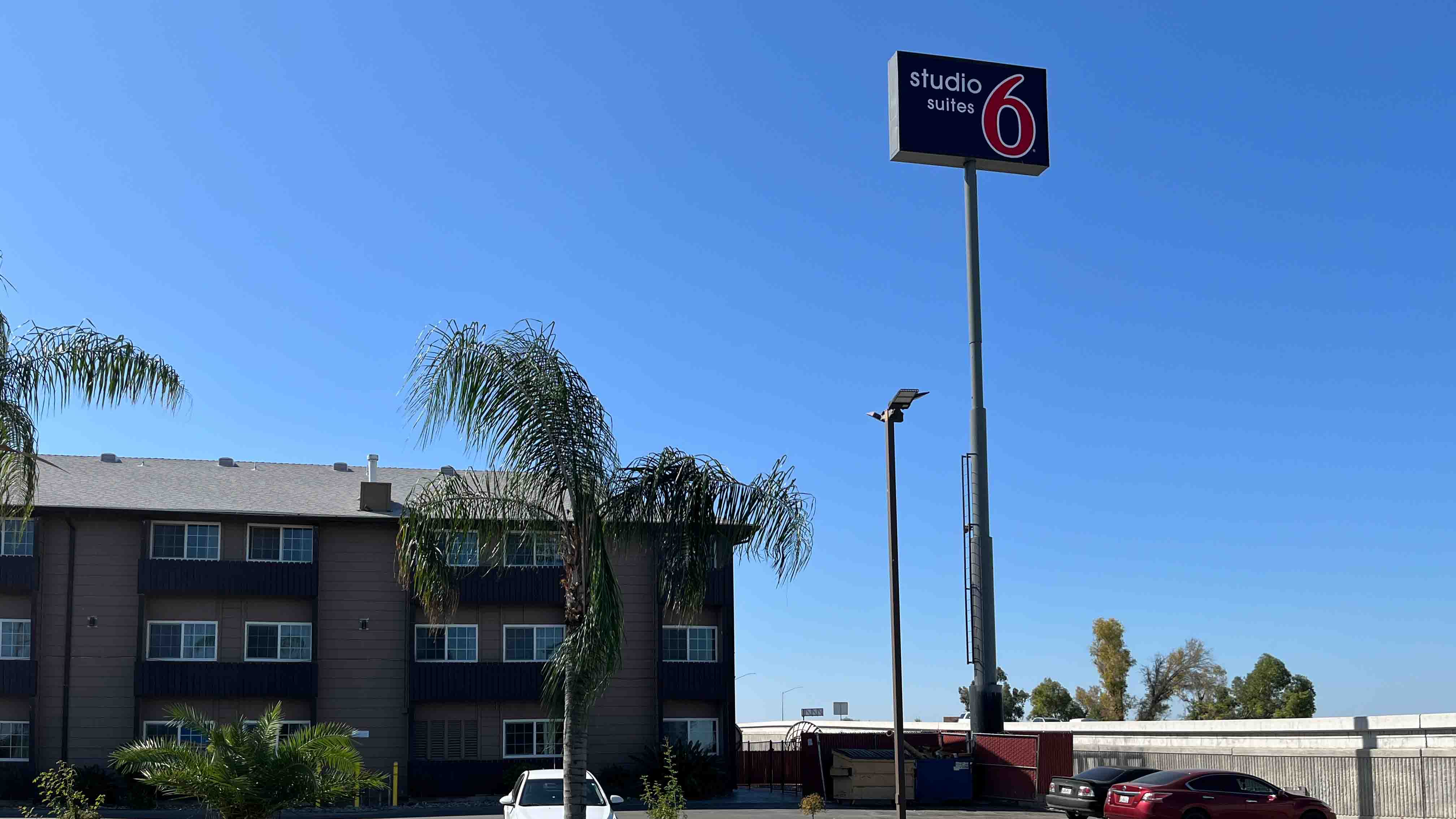 Studio6 Suites Delano, CA, OYO Hotels Delano, Book 83 OYO