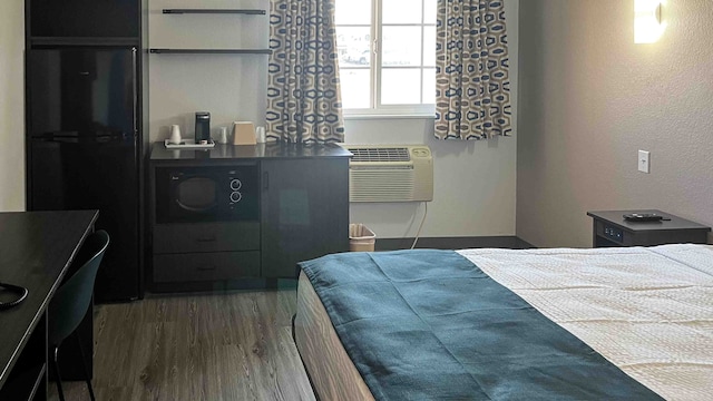 1 Queen Bed | Mobil Access Tub Nsmk Micfridg