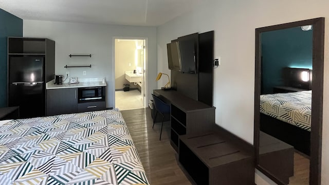 1 King Bed | Non-Smoking, Micfridge