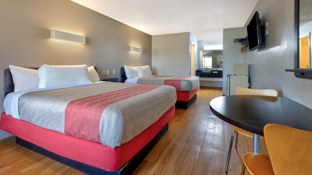 2 Queen Beds | Smoking