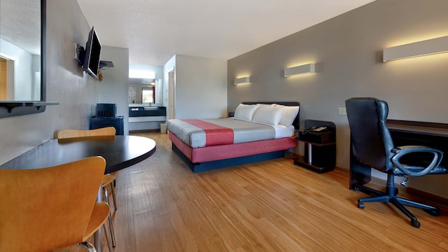 1 King Bed | Smoking